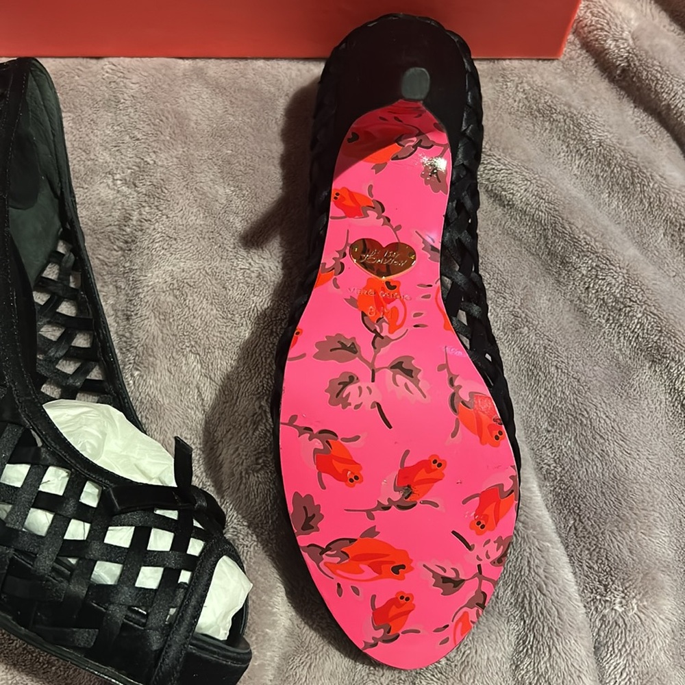 Betsey Johnson Black Lattice Ribbon Pump sz 8 - Picture 3 of 13